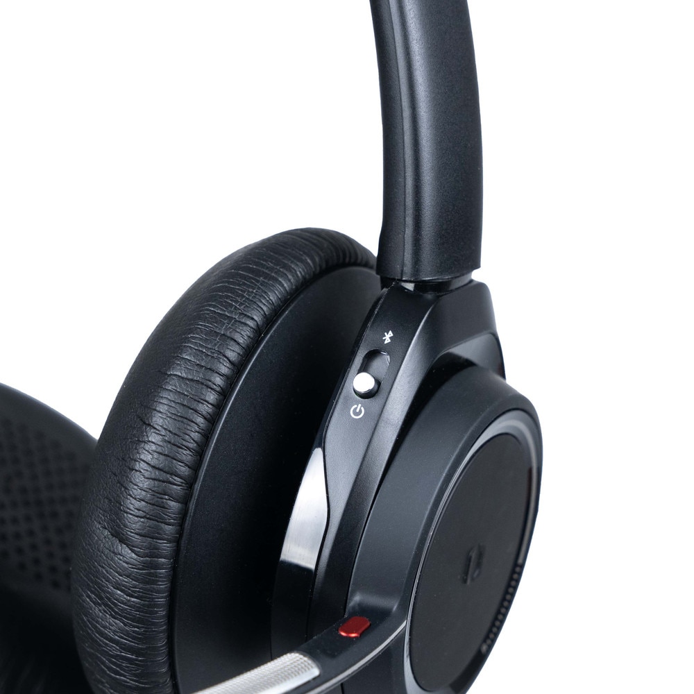 Plantronics Voyager Focus UC B825 (202652-101, 202652-01) Like New 3